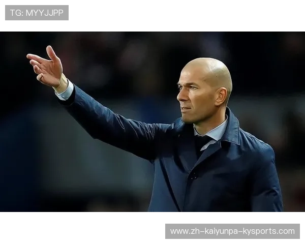 齐达内首夺欧冠冠军背后的战术博弈与教练智慧分析